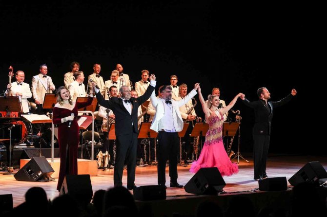 İ̇ş Sanat, Frank Sinatra Şarkılarını Seyirci İle Buluşturdu