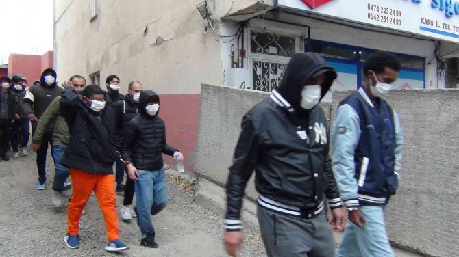 Kars’ta Düzensiz Göçmenler Sınır Dışı Ediliyor