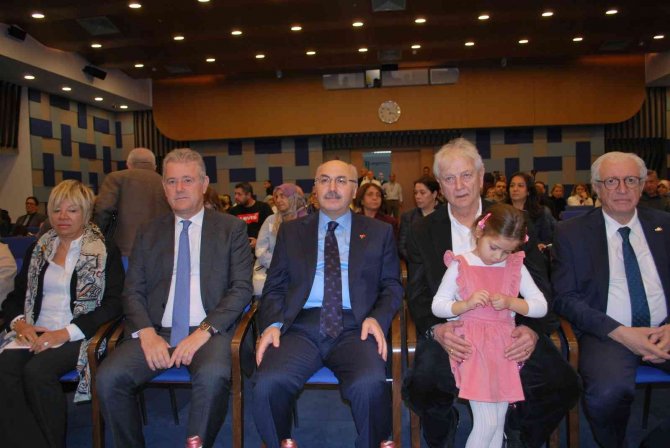 İ̇zmir İş Dünyası Depremin Yaralarını Sarıyor