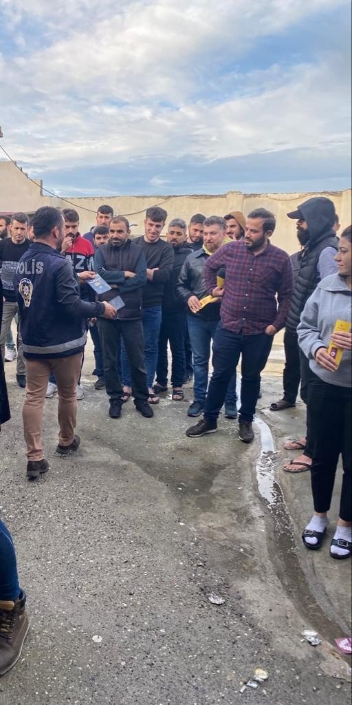 Polis, Erkekleri "Kadına El Kalkmaz" Diyerek Uyardı