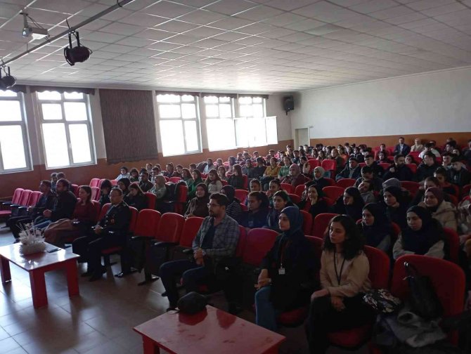 Kağızman’da Öğrencilere Meslek Tanıtımı Yapıldı