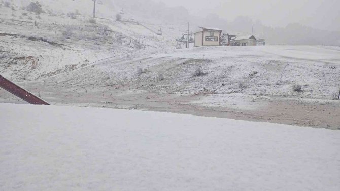 Karabük’ün Yüksek Kesimlerinde Mevsimin İlk Karı Etkili Oluyor