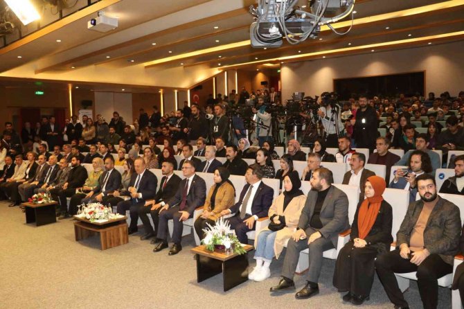 Bakan Çavuşoğlu: “Sahada Kahraman Ordumuzun Verdiği Mücadeleyi Biz De Diplomasi Masasında Destekliyoruz”