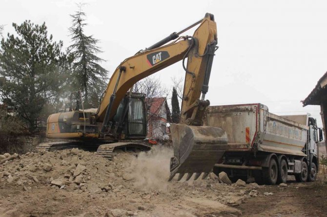 Kütahya’da 22 Metruk Binanın Daha Yıkımı Gerçekleşti