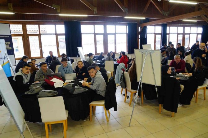 10 İlden 22 Takımın Yarıştığı "Vocathlon: Mesleki Girişim Maratonu" Başladı