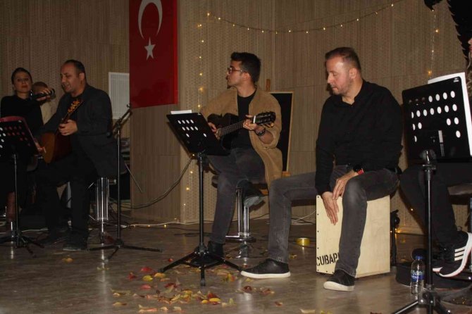 Türkü Gecesine Kaymakam Okumuş Damga Vurdu