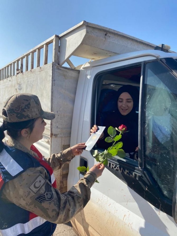 Mardin’de Kadınlara Çiçekli Bilgilendirme