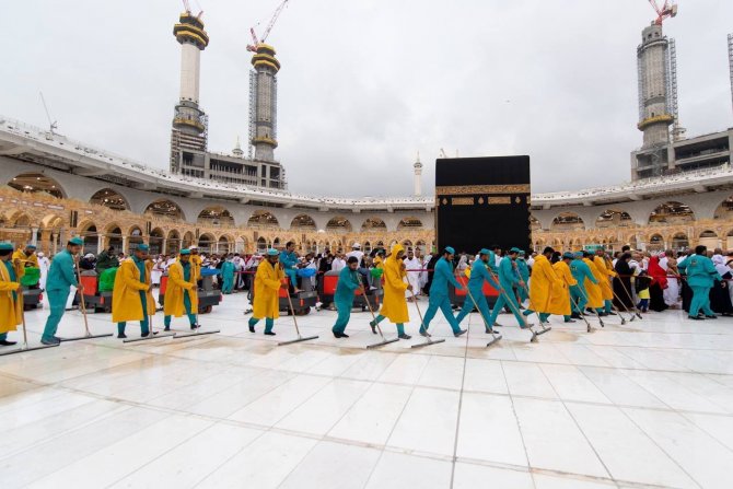 Müslümanlar, Şiddetli Yağışa Aldırmadan Kabe’yi Dualarla Tavaf Etti