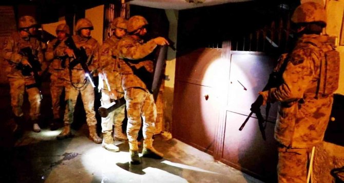 Mersin’de Terör Operasyonu: 10 Gözaltı
