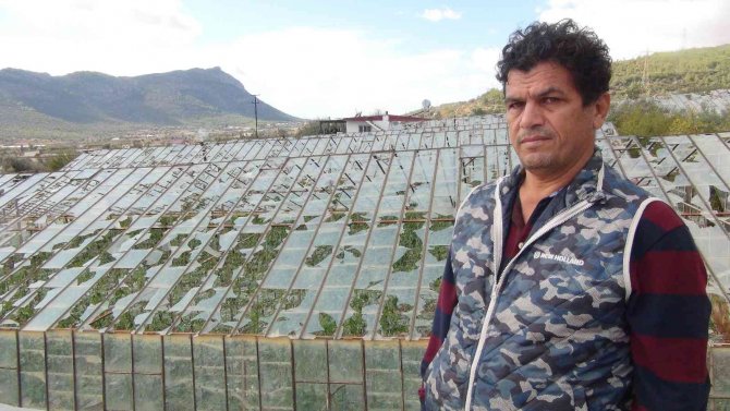 Mersin’de Dolu Felaketinde Cam Seraları Yerle Bir Oldu