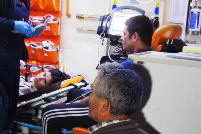 Muğla’da Kamyonet Minibüsle Çarpıştı: 22 Yaralı