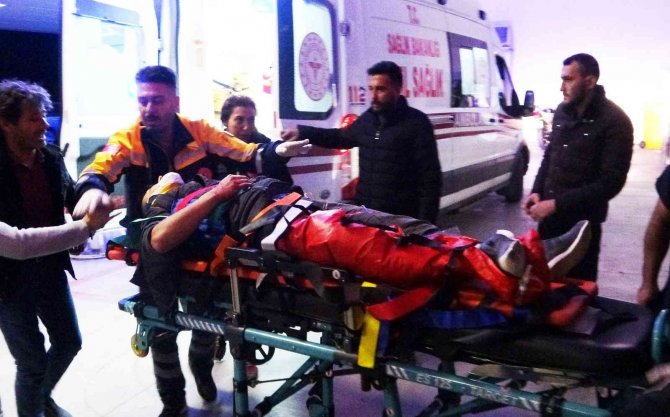 Muğla’da Kamyonet Minibüsle Çarpıştı: 22 Yaralı