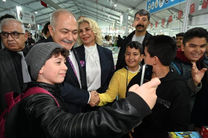 Osmaniye’de ‘Kitap Fuarı’ Kitapseverlere Kapılarını Açtı