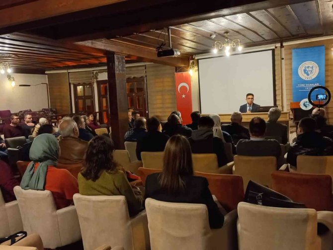 Öğretmen Yetiştirme Sisteminin Yeniden Gözden Geçirilmesinin Kaçınılmaz Hale Geldi