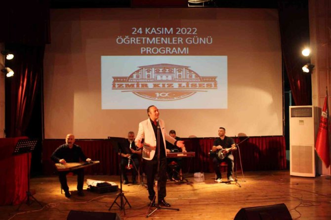 İ̇zmir Kız Lisesinden Öğretmenler Günü Konseri
