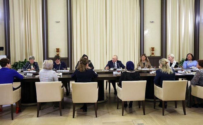 Putin, Ukrayna’da Savaşan Askerlerin Anneleriyle Bir Araya Geldi