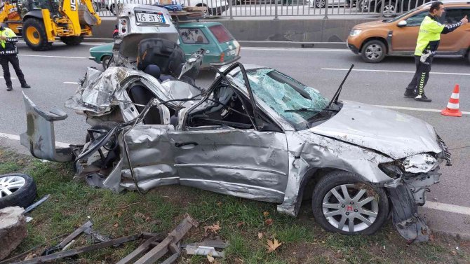 Parçalanan Araçtan Sağ Çıktı