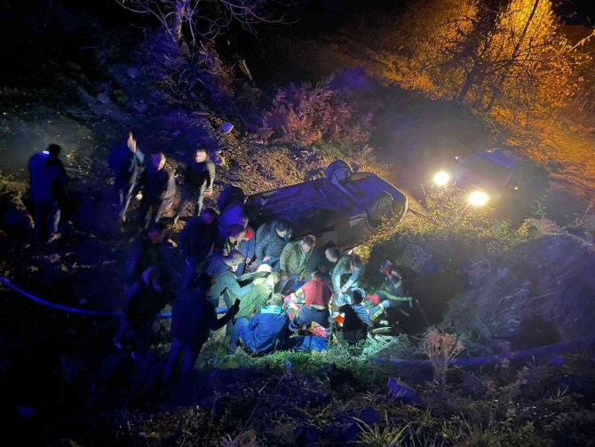 Sinop’ta Otomobil Şarampole Uçtu: 1 Ölü, 1’i Ağır 5 Yaralı