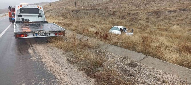 Kamyonet Şarampole Uçtu: 1’ağır 3 Yaralı