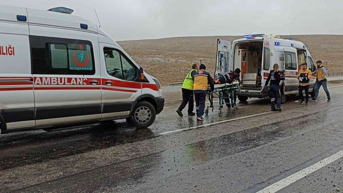 Sivas’ta Minibüs Takla Attı: 4 Yaralı
