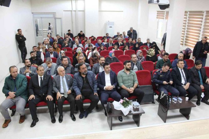 Tarih Yazan Çocuklar Projesinde Kitap Ağacı Kuruldu