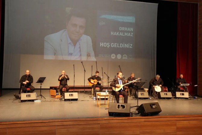 Orhan Hakalmaz Türkülerini Öğretmenler İçin Söyledi
