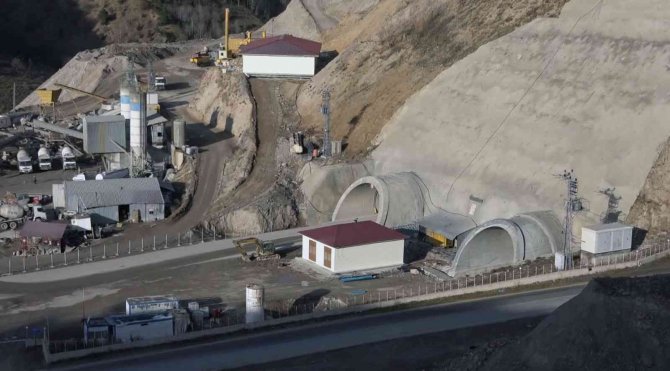 Türkiye’nin En Uzun 3. Tüneli Kar Düştüğünde Tek Tüpten Hizmete Açılacak