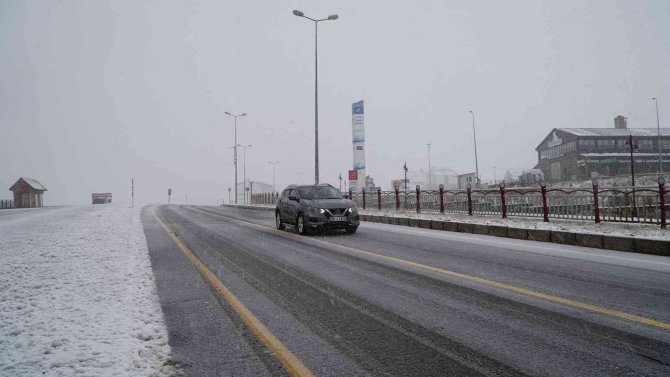 Erciyes’e Lapa Lapa Kar Yağdı
