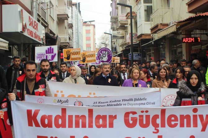 Uşak’ta Turuncu Balonlar Kadınlar İçin Bırakıldı