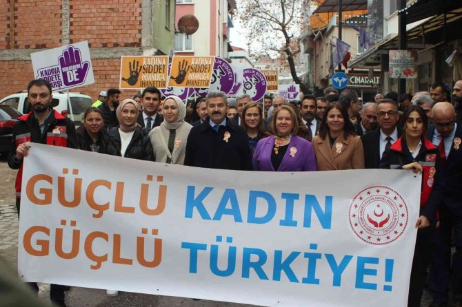 Uşak’ta Turuncu Balonlar Kadınlar İçin Bırakıldı