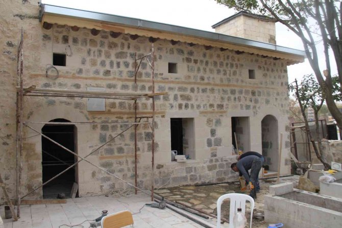 515 Yıllık Tarihi Ahmet Bey Camisinde Restorasyon Çalışmaları Sürüyor