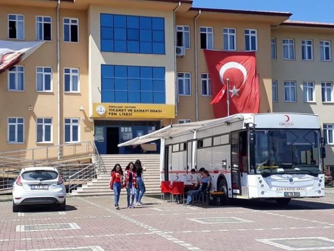 Fen Lisesi Öğrencileri ‘Kanda Hayat Var’ Diyecekler