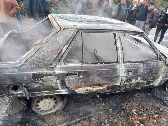 Seyir Halindeki Otomobil Alev Alev Yandı