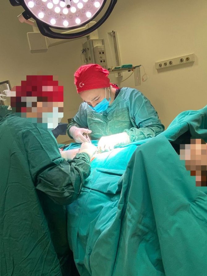 Sahte Doktorun Ameliyat Masasında Fotoğrafı Çıktı: Her Şey Ailesine Yalan Söylemekle Başlamış