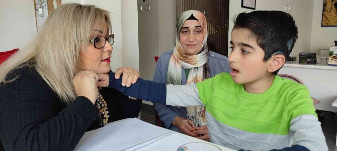 10 Yıl Sonra "Anne" Dedi... Bir Annenin En Mutlu Anı Kamerada