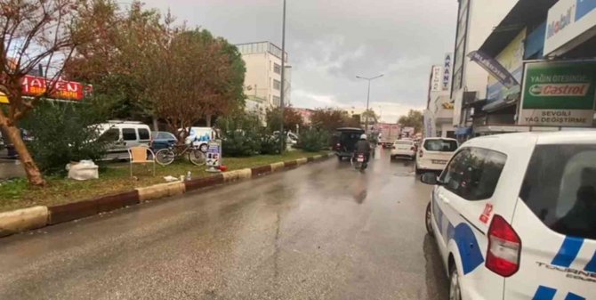 Dilendirilirken Kaldırımda Ayağı Takılıp Düşen Küçük Çocuk Aracın Altında Kaldı