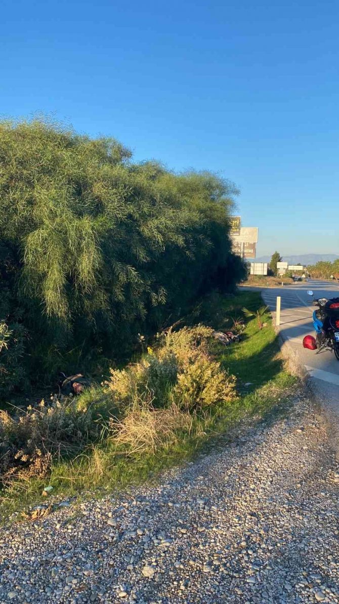 Kazada Motosikletiyle Şarampole Yuvarlanan Sürücüyü İtfaiye Eri Buldu