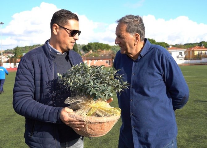 Ege’de Suyun İki Yanından Futbol Dostluğu