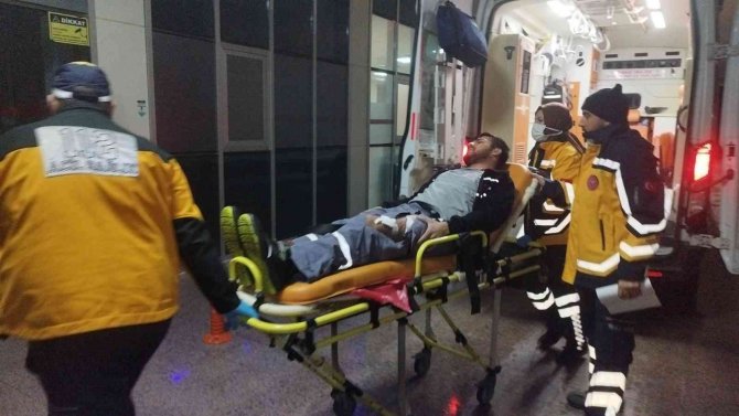 Kırmızı Işıklarda Beklerken Motosikletle Gelen Kişinin Silahlı Saldırısına Uğradı
