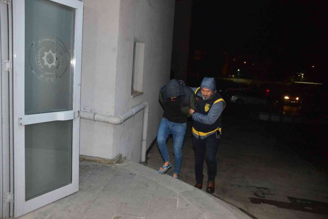 Masaj Salonlarına Fuhuş Baskını