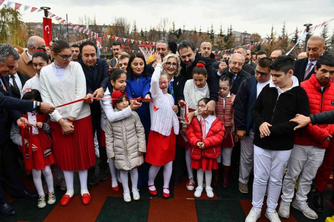Başkentte Engelleri Aşan Park Hizmete Açıldı