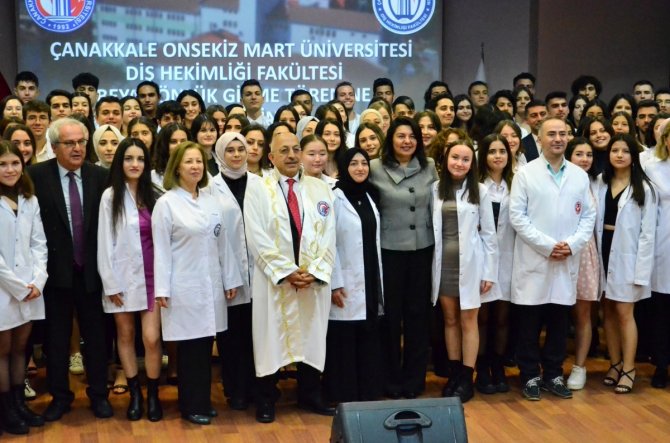 Çomü Diş Hekimliği Fakültesi Beyaz Önlük Giyme Töreni Gerçekleşti