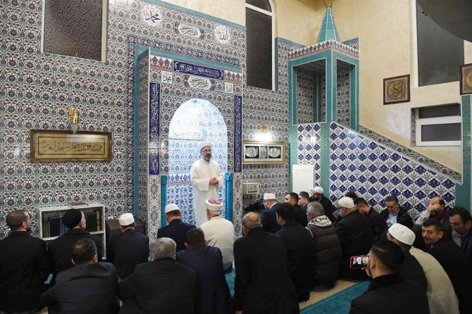 Diyanet İ̇şleri Başkanı Erbaş, Varnalı Müslümanlarla Bir Araya Geldi