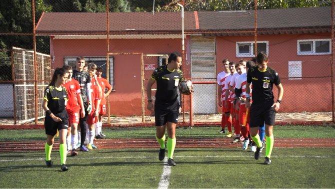 Ege’de Suyun İki Yanından Futbol Dostluğu