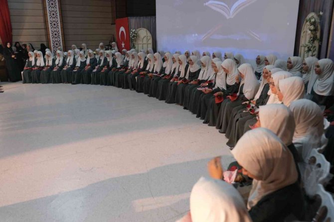 Kur’an’ı Ezberleyen 84 Kız Öğrenci İcazetlerini Aldı