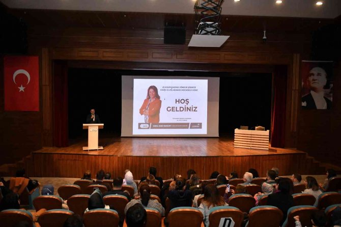 İ̇stanbul Barosu Başkanı Filiz Saraç Esenyurt’ta Seminer Verdi