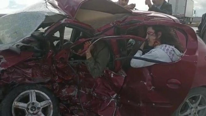 Feci Kazada Polis Memuru Baba İle Oğlu Hayatını Kaybetti, 2’si Ağır 3 Kişi Yaralandı