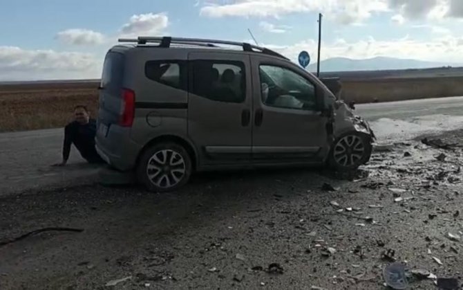 Feci Kazada Polis Memuru Baba İle Oğlu Hayatını Kaybetti, 2’si Ağır 3 Kişi Yaralandı