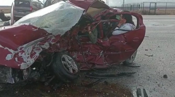 Feci Kazada Polis Memuru Baba İle Oğlu Hayatını Kaybetti, 2’si Ağır 3 Kişi Yaralandı