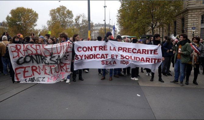 Fransa’da Öğrenci Ve Velilerden Protesto